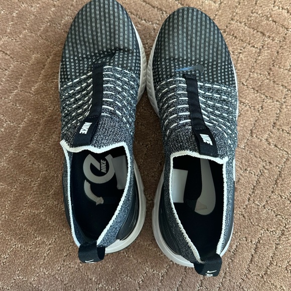 Women’s Nike Tennis Shoes - Picture 3 of 4